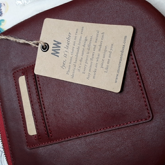 MW (Most Wanted) Leather Crossbody - Picture 4 of 4